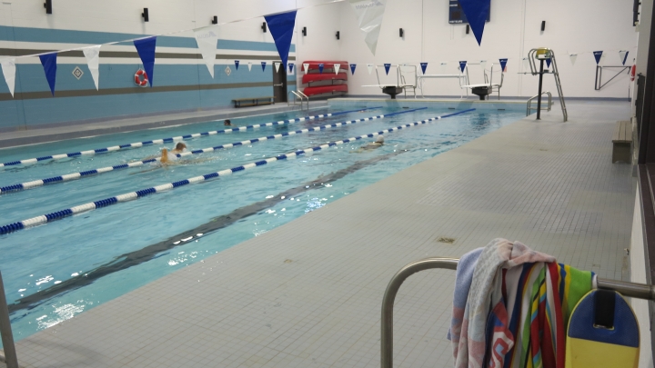 La piscine de Champagnat va demeurer fermée au public par manque de sauveteurs