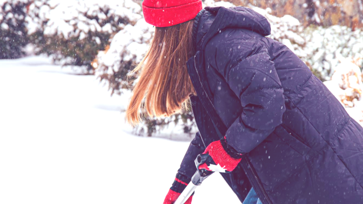 Attention de ne pas mettre votre neige dans la rue, sur les trottoirs ou les terrains municipaux