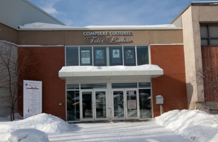 Projet de rénovation du Complexe culturel - les anciens bancs sont à votre disposition