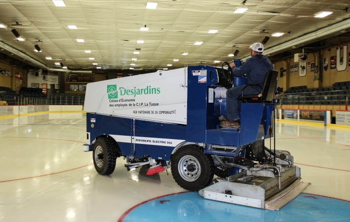 Annulation du patinage libre et du hockey libre pour la journée