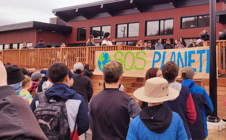 Marche pour la terre au centre-ville le lundi 22 avril