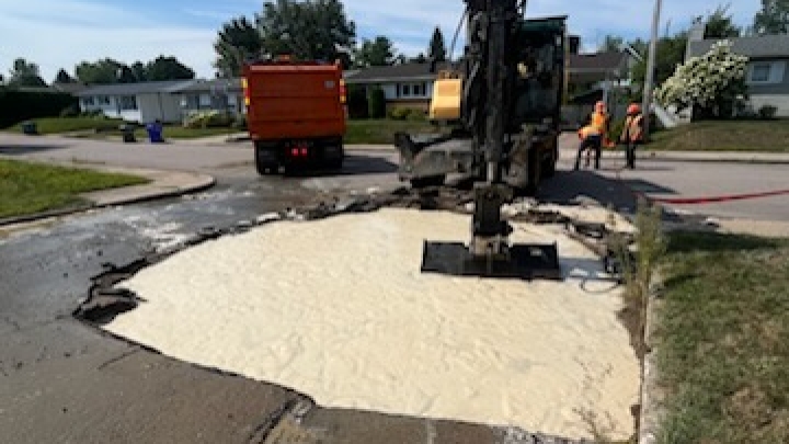 Le bris d'aqueduc au coin des rues Laval et Radisson est réparé