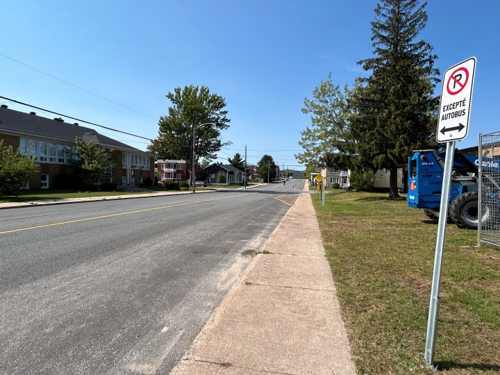 Nouvelle signalisation rue Saint-Zéphirin pour le débarcadère d'autobus
