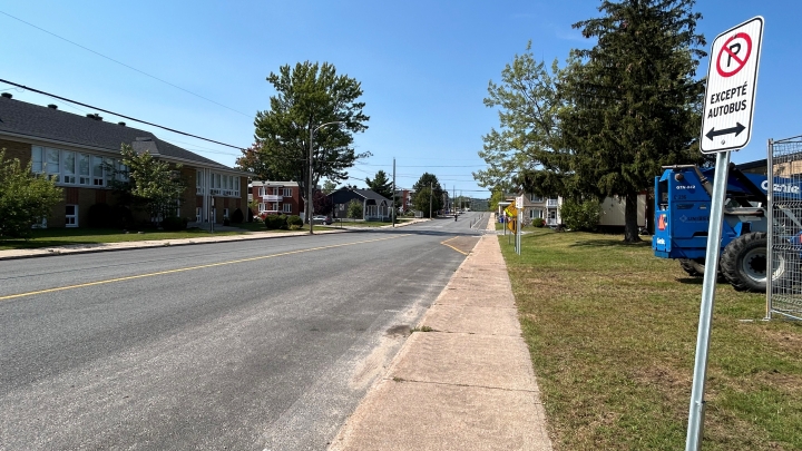 Nouvelle signalisation rue Saint-Zéphirin pour le débarcadère d'autobus