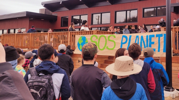 Marche pour la terre au centre-ville le lundi 22 avril